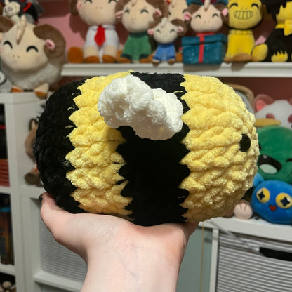 crochet bee plushie