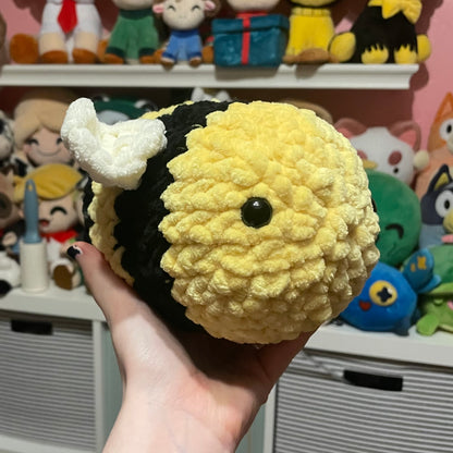 crochet bee plushie